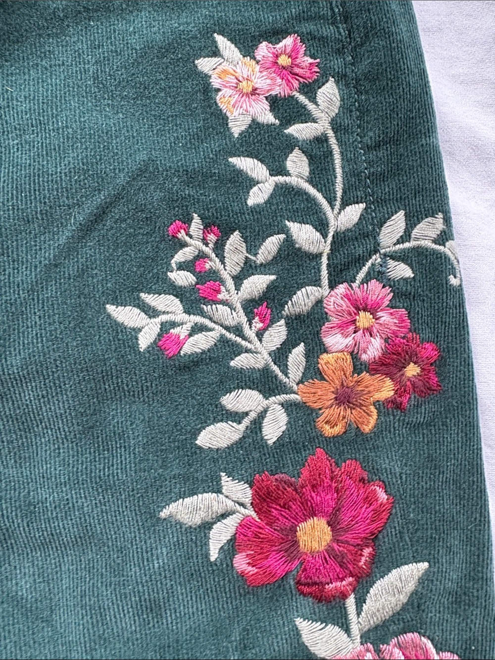 Driftwood Farrah Floral Embroidered Corduroy Flare Jeans Womens Size 30 x 32 - Picture 6 of 13